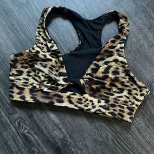 EUC - Cleo The Hurricane Twist Top